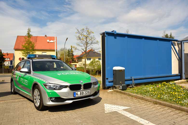 Polizei-Schiebetore